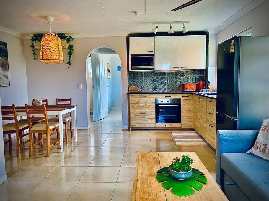 Broadbeach, Stylish Apartment Close To Everything Gold Coast Extérieur photo